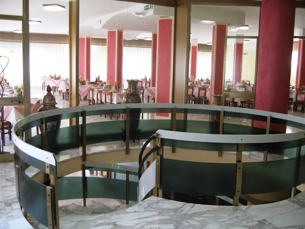 Hotel Reali Chianciano Terme Kültér fotó