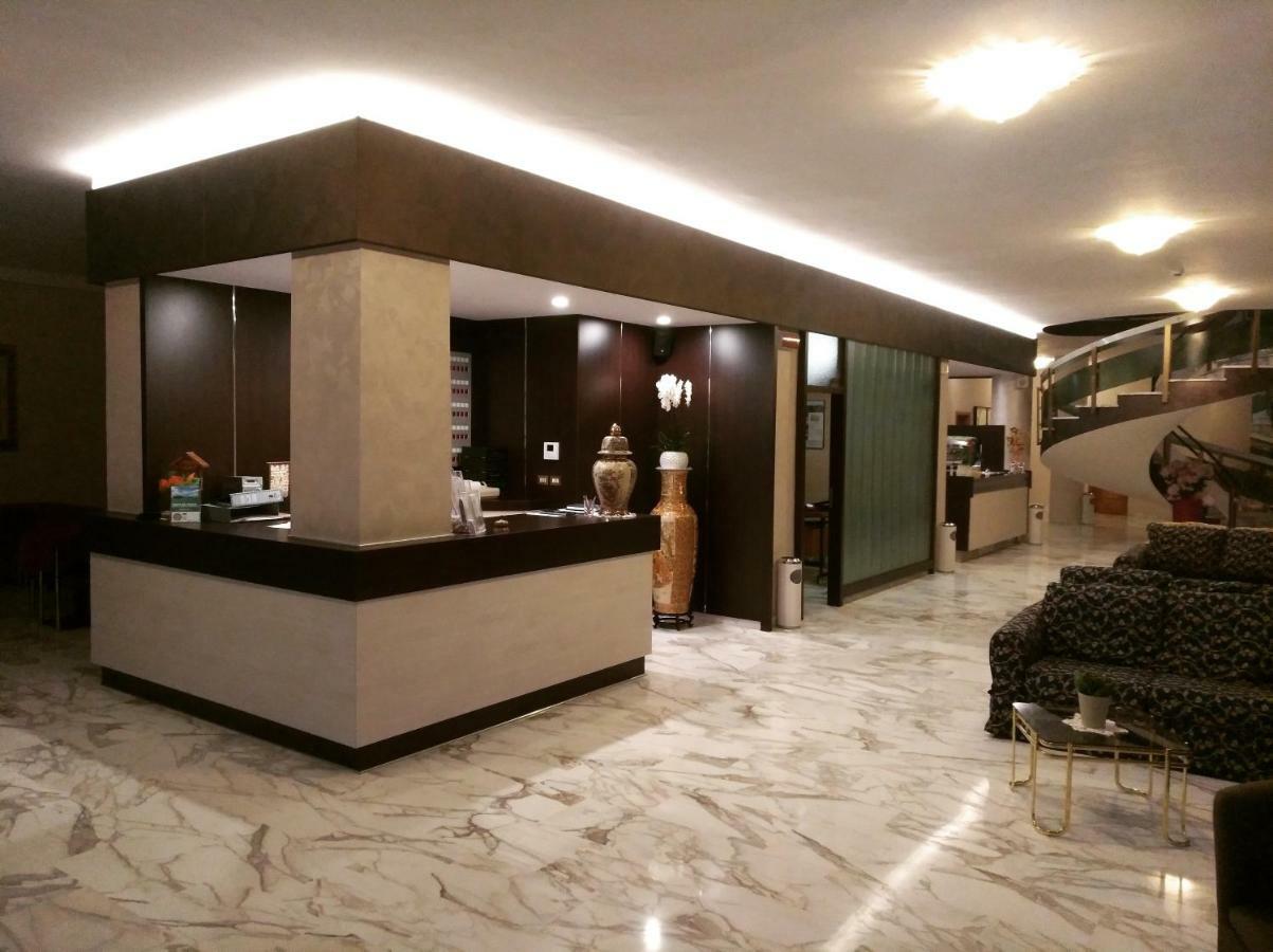 Hotel Reali Chianciano Terme Kültér fotó